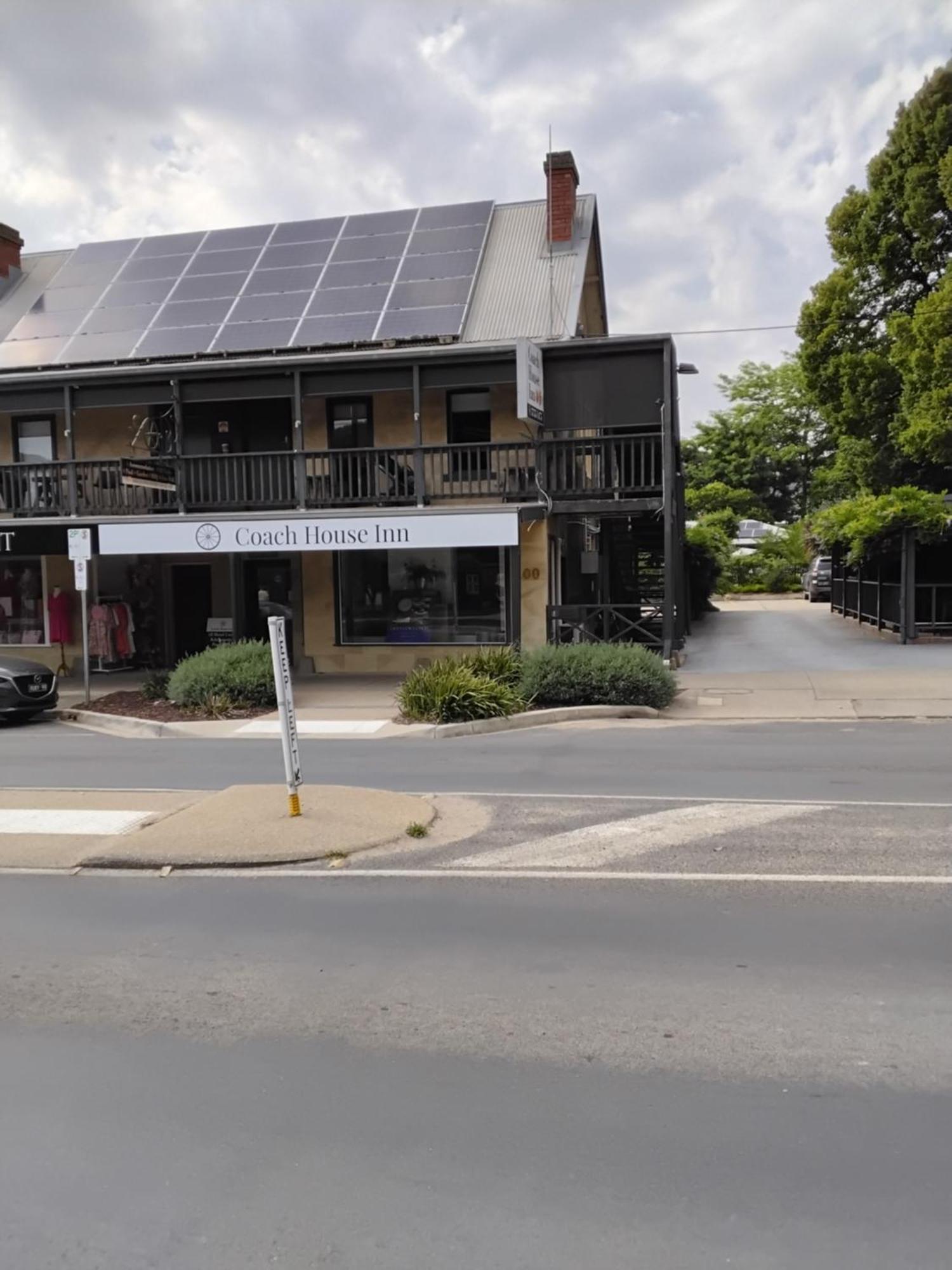 Coach House Inn Bright Exterior foto